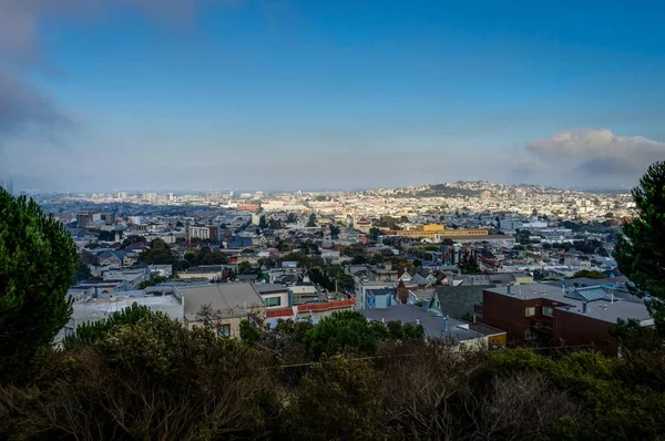 Kilátás felső San Francisco-val felhők San Francisco California — Stock Fotó