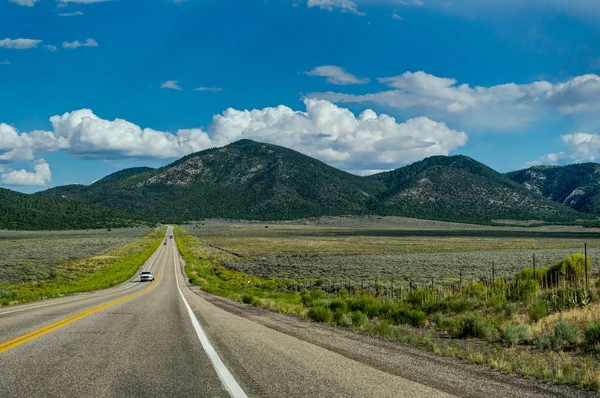 Empty Street towards Bryce Canyon in Utah United States of Ameri — Stock Photo, Image