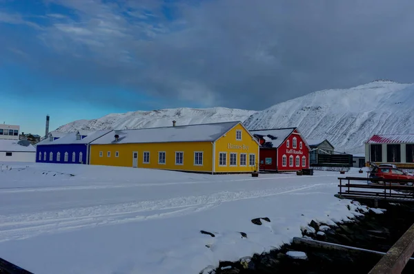 Vinter scen i Island småstad Siglufjordur — Stockfoto