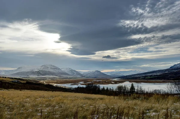 Zachód słońca Islandii Akureyri kierunku Mt. Sulur — Zdjęcie stockowe