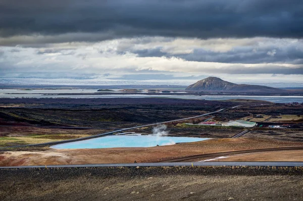 Hverir Geotermális területen, más néven a kék tó közelében Myvatn, Izland — Stock Fotó