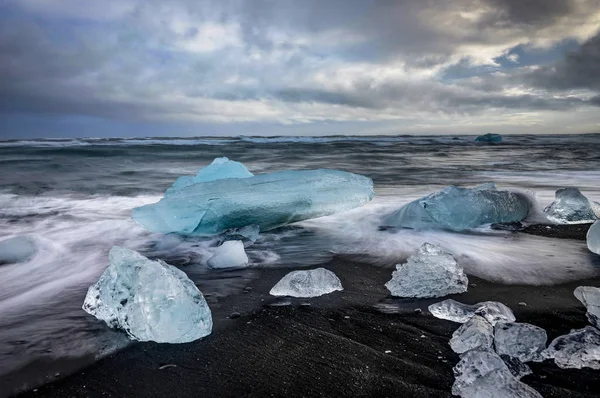Icela Jokulsarlon 冰川湖中漂浮的冰山 — 图库照片