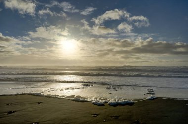 Mavi gökyüzü ve bulutlar Vik İzlanda'daki peyzaj Manzaralı