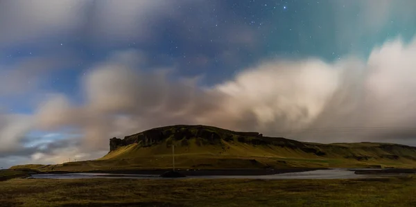 Північне сяйво Полярне сяйво над краєвид в Ісландії longt — стокове фото