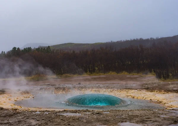 Strokkur Geysir en Islandia Círculo de Oro cerca de Reikiavik — Foto de Stock