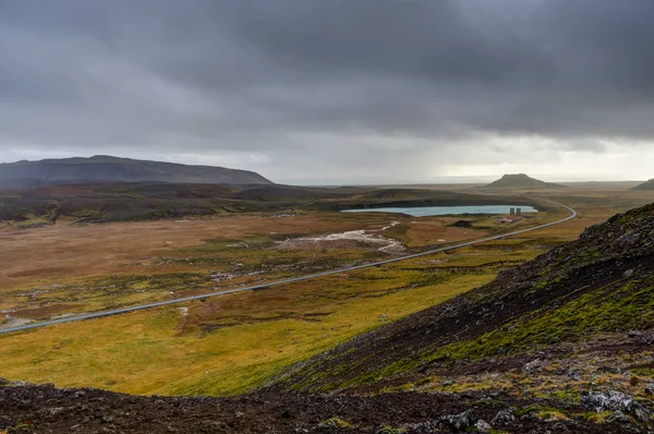 İzlanda'daki jeotermal alan bakan — Stok fotoğraf