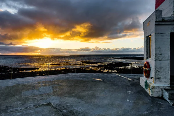 El antiguo faro de Gardur en la costa suroeste de Islandia — Foto de Stock