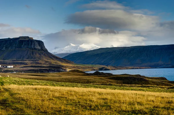 Луки в Ісландії, під час заходу сонця золотий час — стокове фото