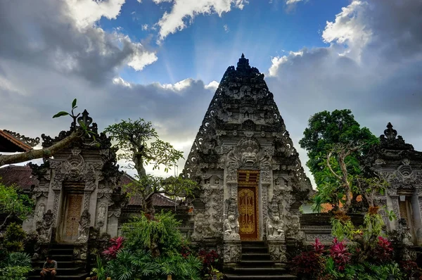 Hinduiskt tempel i Ubud Bali Indonesien — Stockfoto