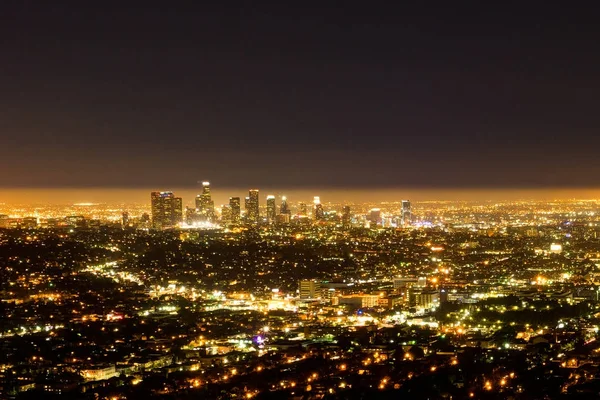 Los Angeles-i La város éjszakai kilátás a Griffith Obszervatórium — Stock Fotó