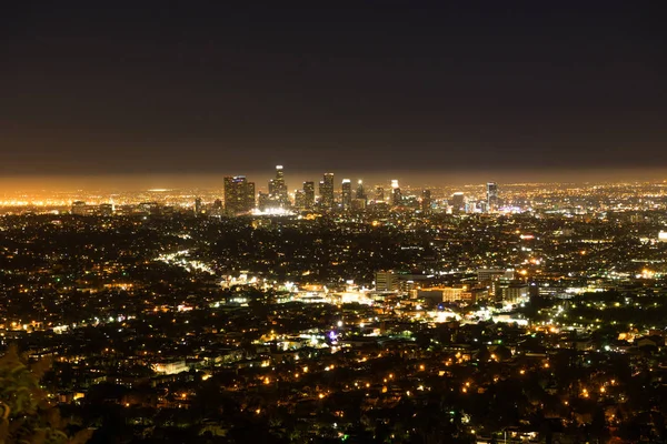 Los angeles la city night view von griffith observatory — Stockfoto