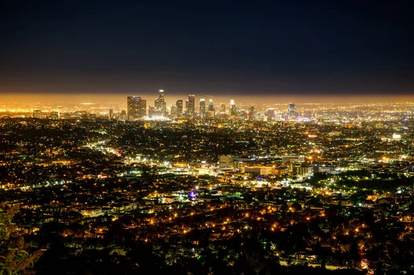 Los Angeles-i La város éjszakai kilátás a Griffith Obszervatórium — Stock Fotó