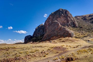 Gökyüzü ve bulutlar ile Peru Andes dağ manzara