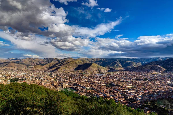 Вид на Куско Перу с голубым небом и облаками — стоковое фото