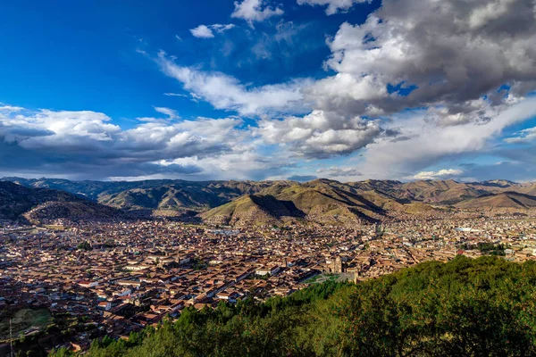 Вид на Куско Перу с голубым небом и облаками — стоковое фото
