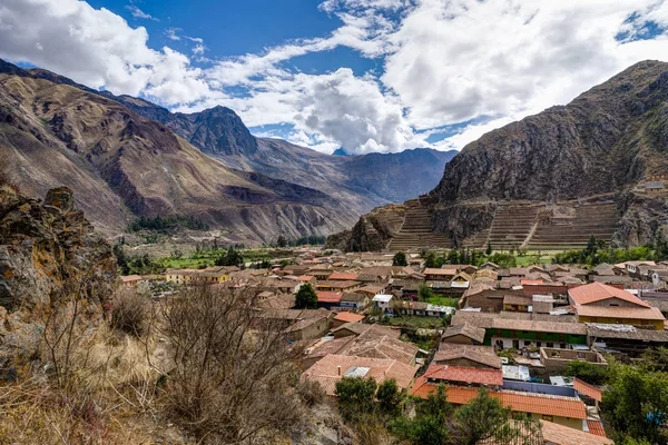 View over Ollantaytambo Peru with blue sky and clouds — Stock Photo, Image