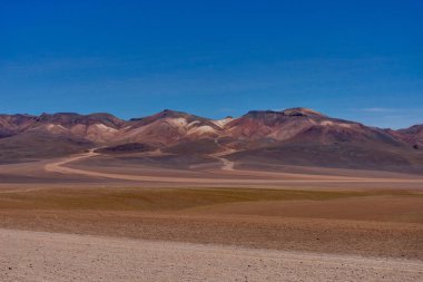 Dali dağlar Dağları'nda görünüm genelinde Peru çöl Salar de Uyuni