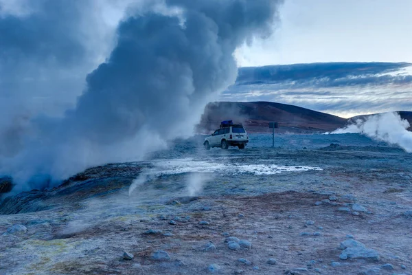 Jeep between Fog at Sol de Manana Geothermal Active area Altipla — Stock Photo, Image