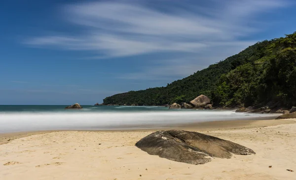 长期暴露海滩Pedra da Praia do Meio Trindade, Paraty Rio — 图库照片