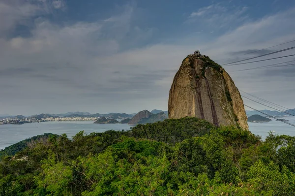 일몰 시 도시 Sugarloaf 산에서 리오 데 자네이 보기 — 스톡 사진