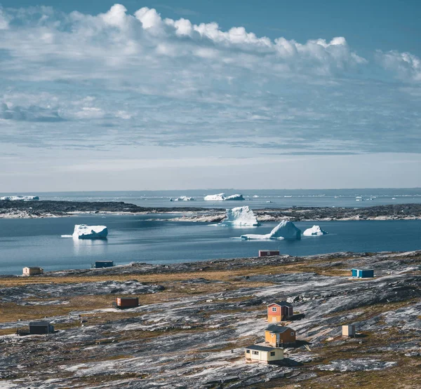 View of Oqaatsut Settlement Rodebay - Oqaatsut, formerly Rodebay, is a settlement in the Qaasuitsup municipality, in western Greenland. It had 46 inhabitants in 2010. — 스톡 사진