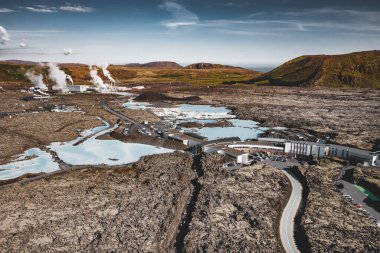Mavi Göl 'ün havadan görünüşü, bir jeotermal banyo merkezi ve İzlanda' nın güneyinde en çok ziyaret edilen yerlerden biri. 20 Mayıs 2020 İzlanda.