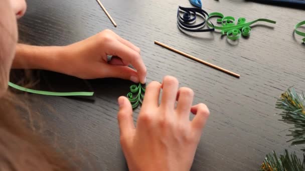 Creative paper Christmas tree. Quilling. childrens hands make quilting crafts for the new year. 4k. copy space, close-up — Stock Video