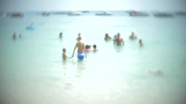 Crowded sand beach scene with unrecognizable tourist people. blur, 4k, slow-motion — Stock Video