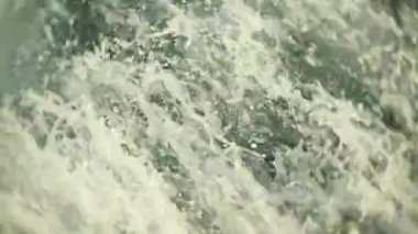 motoru Pervaneleri su dalgalar ve uyanır üretiyor. Gemi Pervaneleri açık denizde su spreyi. 4k, yakın çekim