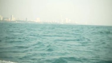 Modern kentsel ufuk. Şehir manzara setin çok yüksek gökdelenler ile. Deniz, 4k, görünümden bulanıklık