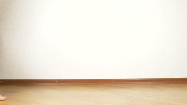 baş içinde ev şınav kız. baş aşağı duran bir kız 4 k. portresi