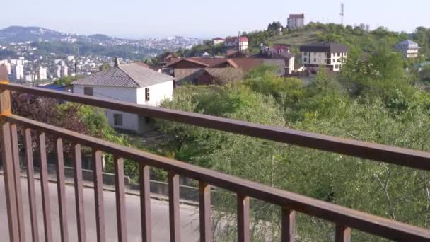 Vista della zona notte della città dalla montagna. 4k, rallentatore . — Video Stock