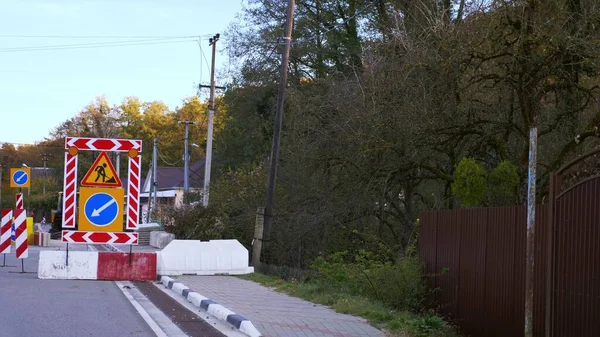 Road signs repair work on the reconstructed street — Stock Photo, Image