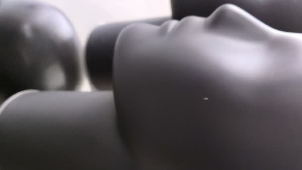 Vertical shot. the head is mannequins lined up in neat rows. geometry minimalism — Stock Video