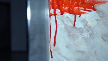 Duvardan kan damlıyor. kopyalama alanı. Yakın çekim