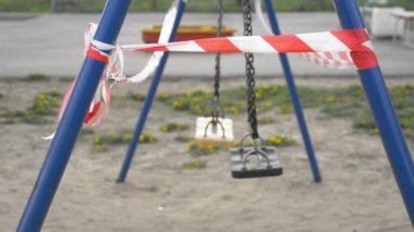 Koronavirüs salgını sırasında oyun parkı boşmuş. Uyarı kasetleri.