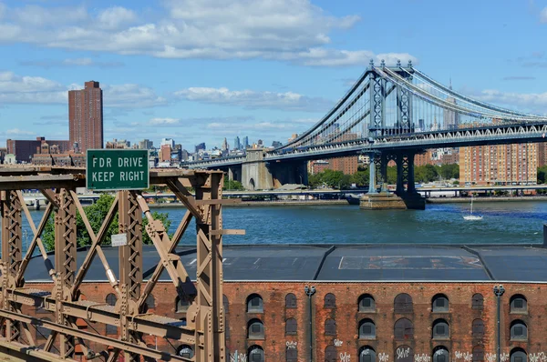 De Skyline van New York van Brooklyn Bridge — Stockfoto