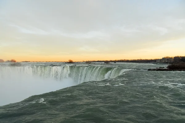 Niagara Falls au coucher du soleil — Photo