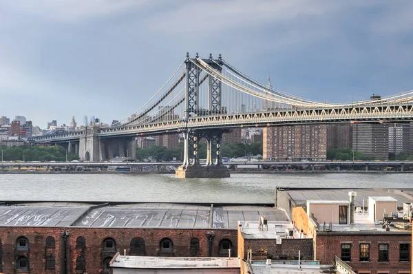 NYC Skyline desde el puente de Brooklyn —  Fotos de Stock