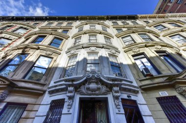 New York şehrinin kumtaşı evleri