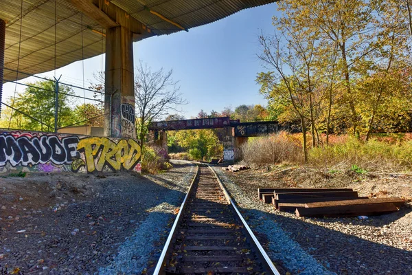 Vías de tren que pasan por Jersey City, Nueva Jersey — Foto de Stock