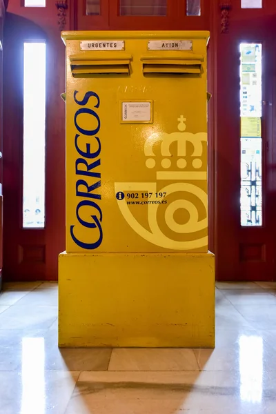 Почта и телеграф - Барселона, Испания — стоковое фото