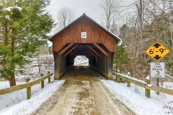 Darbe-beni-Down köprü - New Hampshire kaplı — Stok fotoğraf