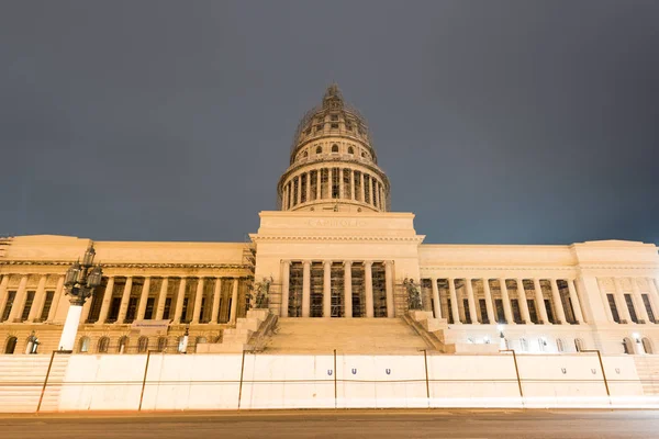 Здание Национальной столицы - Гавана, Куба — стоковое фото