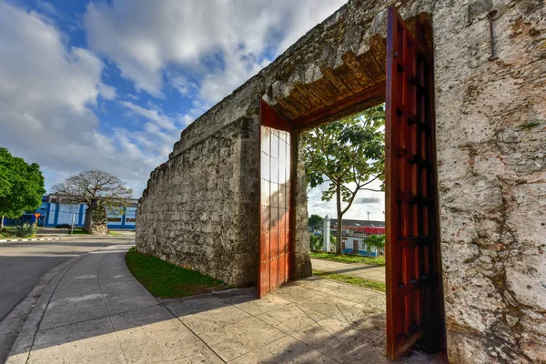 Alte Stadtmauer - havana, kuba — Stockfoto