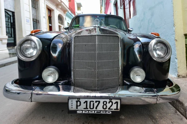 Eski Havana klasik otomobil — Stok fotoğraf