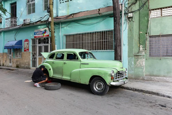 Klasické auto v Old Havana — Stock fotografie