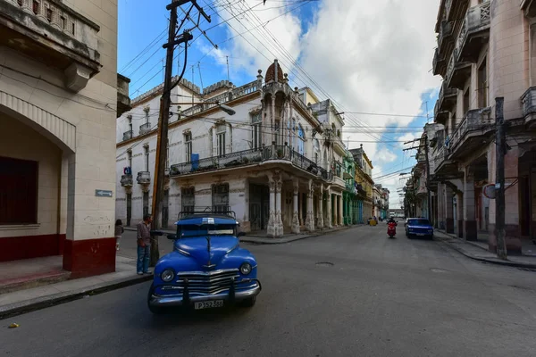 Coches Clásicos en Habana Vieja —  Fotos de Stock