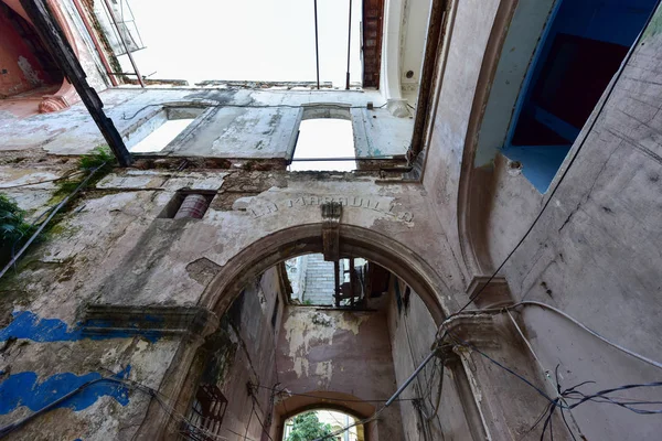 Edifício antigo - Havana, Cuba — Fotografia de Stock