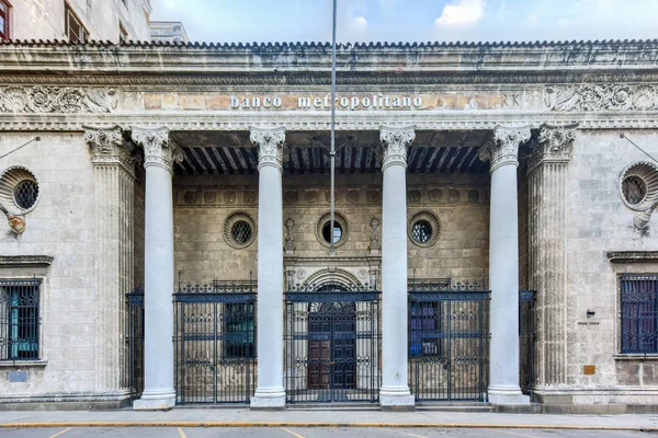 Metropolitanbank - havana, kuba — Stockfoto